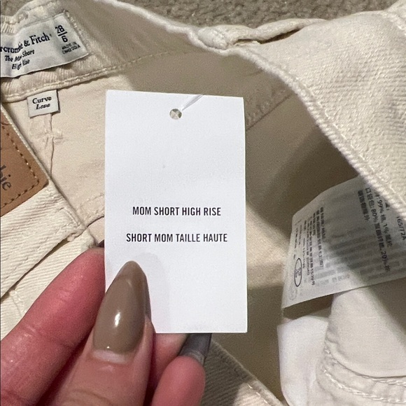 Abercrombie and Fitch High Rise Mom Short - Picture 3 of 5